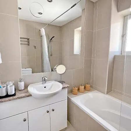 2br Seaview In Prime Location 1 Min From Sea לרנקה