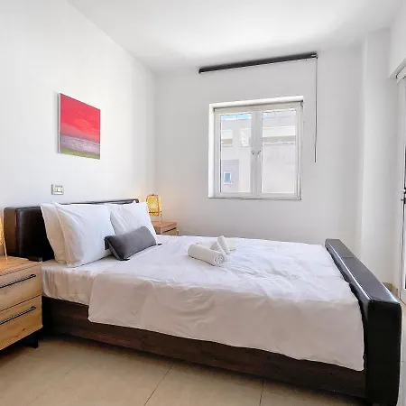 2br Seaview In Prime Location 1 Min From Sea *