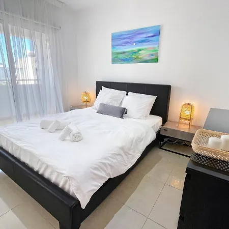 2br Seaview In Prime Location 1 Min From Sea Lárnaka